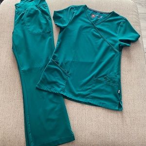 Urbane Ultimate scrub set